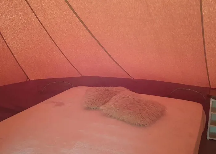 Yuccasa - Small Glamping & Studio's بومبال