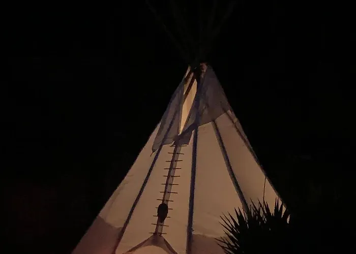 Yuccasa - Small Glamping & Studio's بومبال