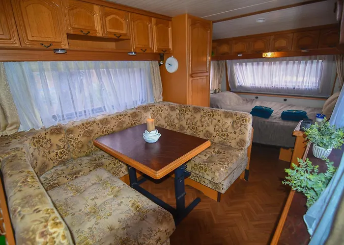 Yuccasa - Small Glamping & Studio's بومبال